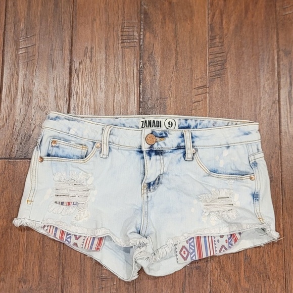 Denim/Cotton Zanadi Shorts. Size 9 - Picture 2 of 8